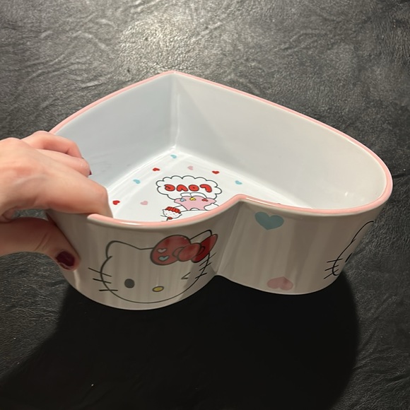 Hello kitty valentines heart shaped bowl 2024 - Picture 2 of 4